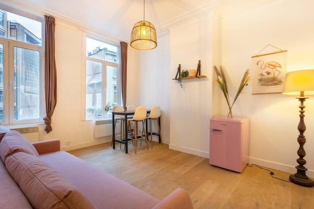 Pink Fairytale-Like Apartment Antwerpen Ngoại thất bức ảnh