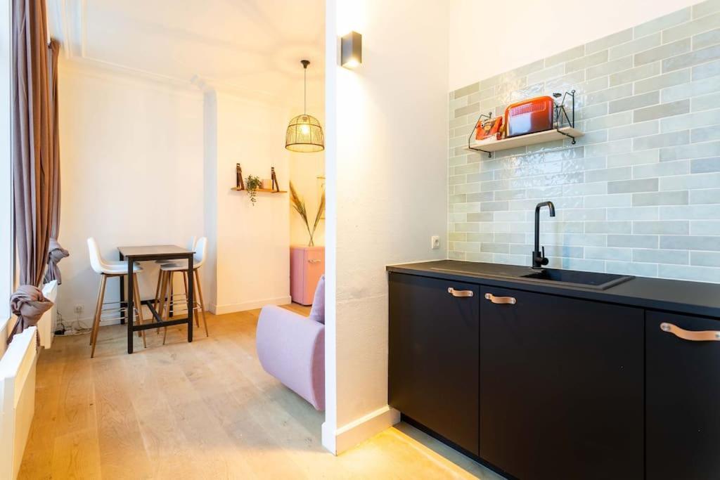 Pink Fairytale-Like Apartment Antwerpen Ngoại thất bức ảnh