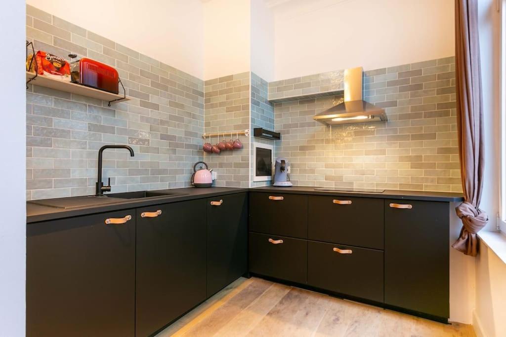 Pink Fairytale-Like Apartment Antwerpen Ngoại thất bức ảnh