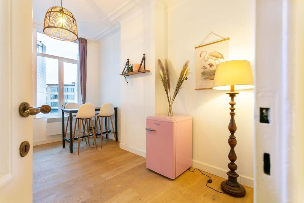 Pink Fairytale-Like Apartment Antwerpen Ngoại thất bức ảnh